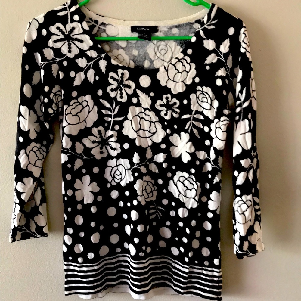 CDP & CO. BLACK AND WHITE FLOWERED BLOUSE